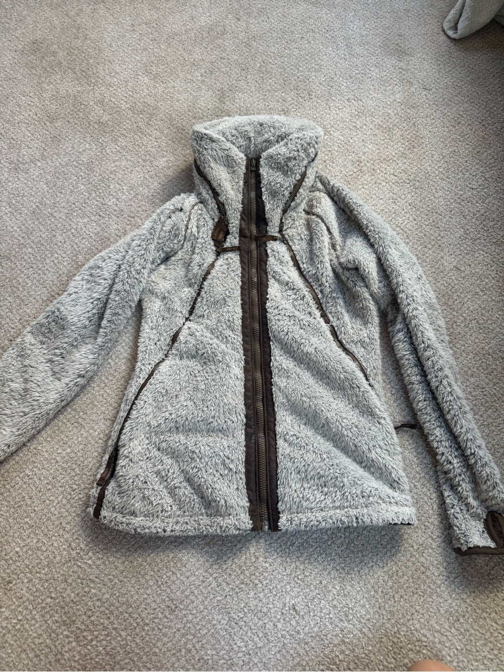 Kuhl Light Gray Teddy Sherpa Jacket with Dark Trim